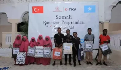 TİKA’dan Somali’deki Yetimlere Ramazan İftarı ve Bayramlık Kıyafet Dağıtıldı
