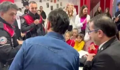 Öğrencilerden Polisi Şaşırtan Kutlama