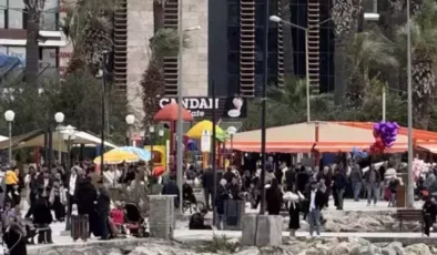 Kuşadası’nda Bayram Yoğunluğu Esnafı Sevindirdi
