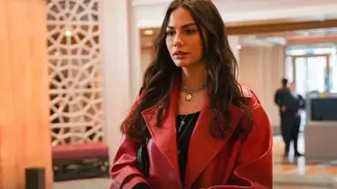 Demet Özdemir sezonun yorgunluğunu sıcak kumsalda atıyor