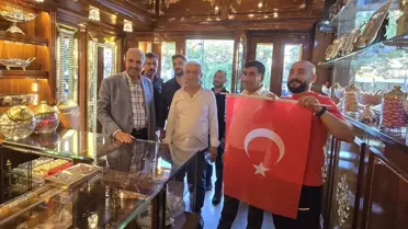 Diyarbakır’da tarihi surlara Türk bayrakları asıldı