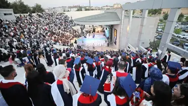 GAÜN Mezuniyet Töreni: Yapay Zeka ve Robotlarla Geçti