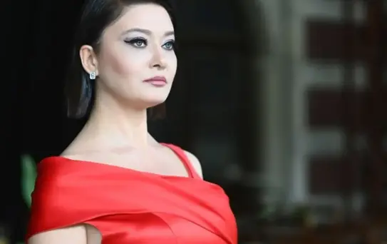 Gençlik pozu olay oldu! Nurgül Yeşilçay’ı Afra Saraçoğlu’na benzettiler