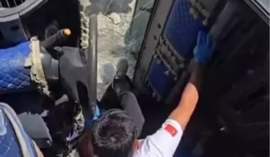 Şanlıurfa’da Kamyon Devrildi